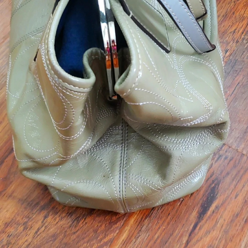 Coach F15658 signature kiss lock carryall never full olive green stiched pattern - Picture 3 of 13